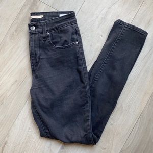 Black Levi 721 High Rise Skinny (27) 🖤